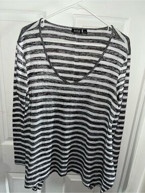 a.n.a Black and White Striped V-Neck Long Sleeve TopLadies Size XL like new